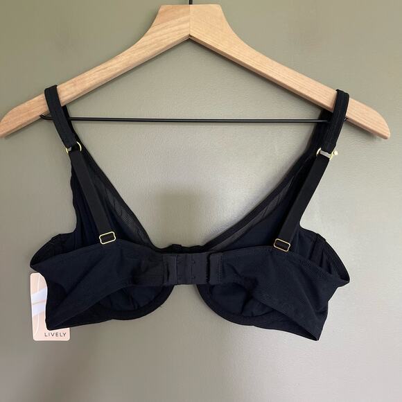 NWT LIVELY The Smooth Lace Plunge Bra In Jet Black Sz 38B Underwire Comfortable - Picture 9 of 15